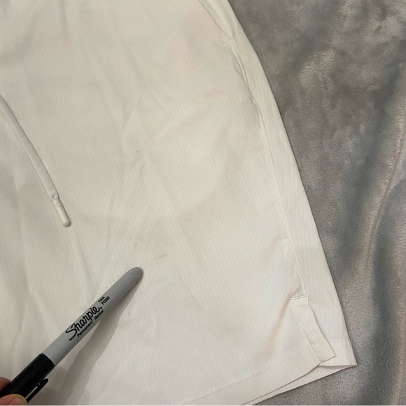 Lululemon T.H.E. Short *9" Updated White 21957 - Picture 11 of 13